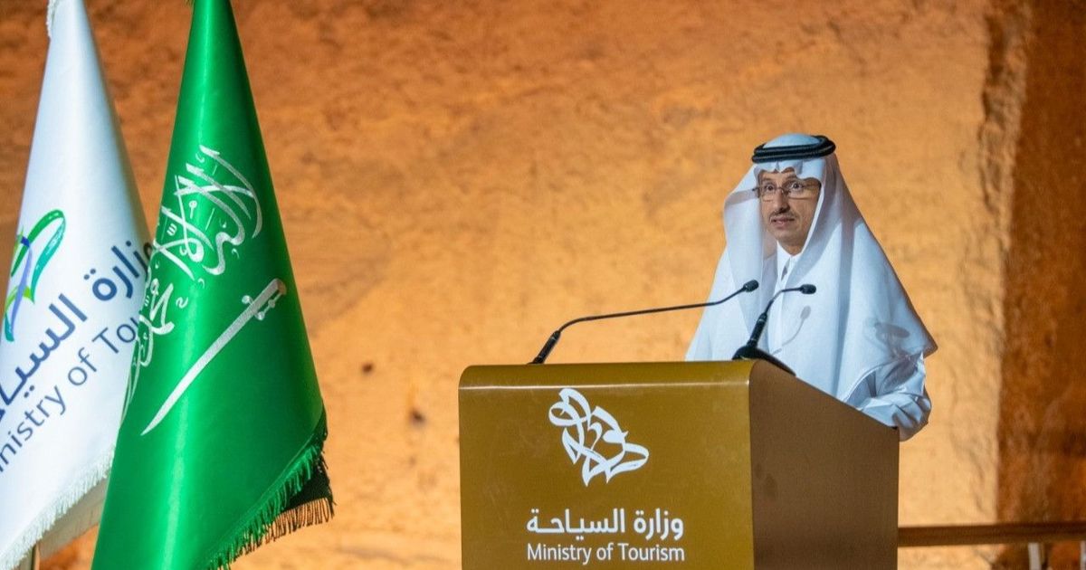 وزير السياحة السعودي: الزوار لأغراض غير دينية شكلوا 54% في 2024