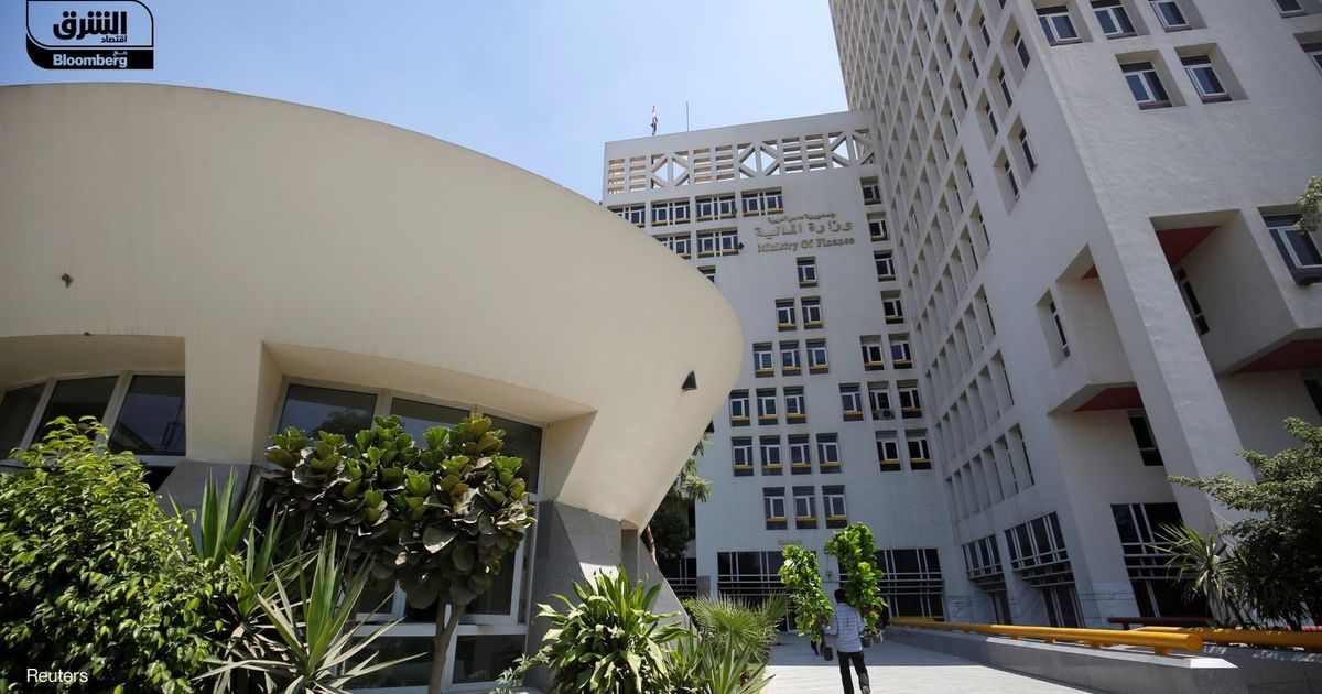 فوائد الديون تواصل الضغط على ميزانية مصر وتفاقم العجز إلى 2.5%