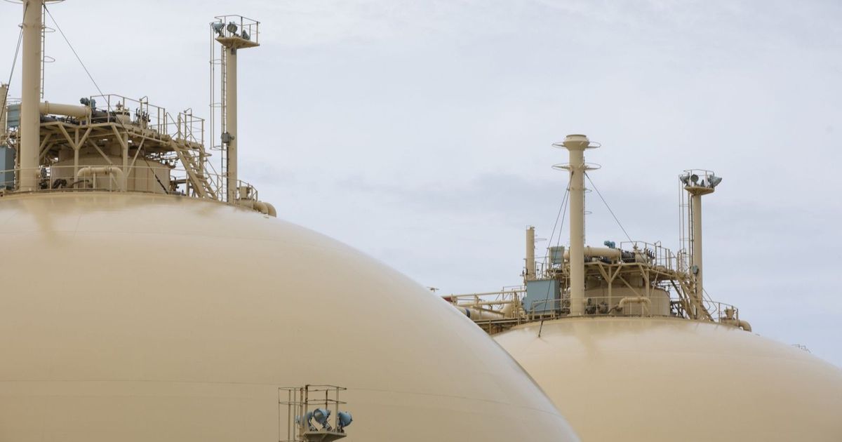 ناقلة غاز صينية تزيّف موقعها لتفادي القيود الأميركية