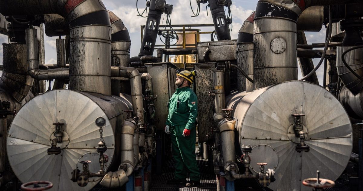 ترمب يمنح المجر إعفاء من عقوبات النفط الروسي في انتصار لأوربان