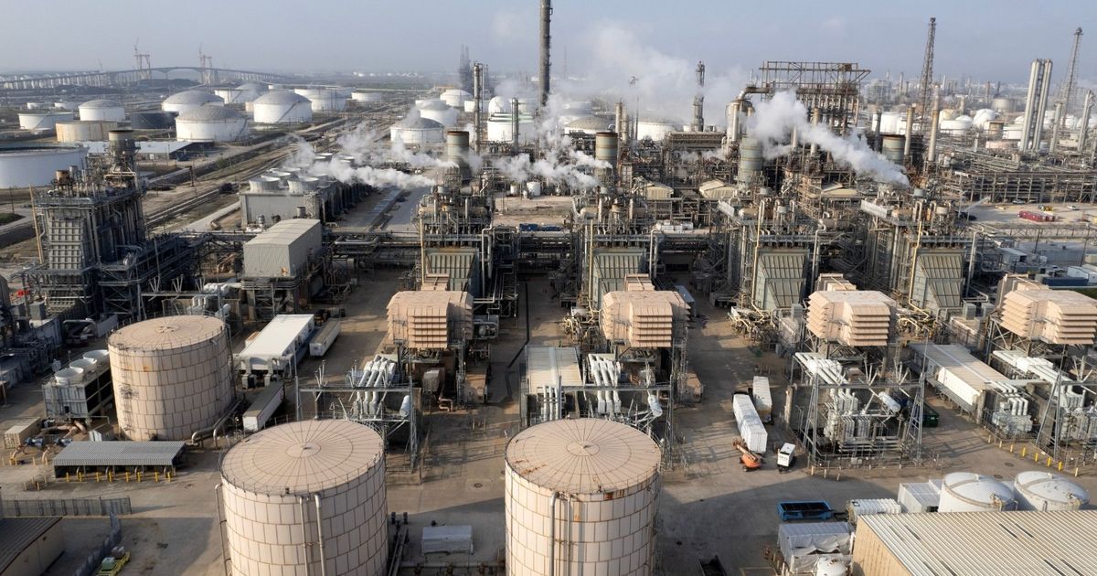 أسعار النفط تهبط بعد إعلان أوكرانيا العمل على مسودة خطة سلام