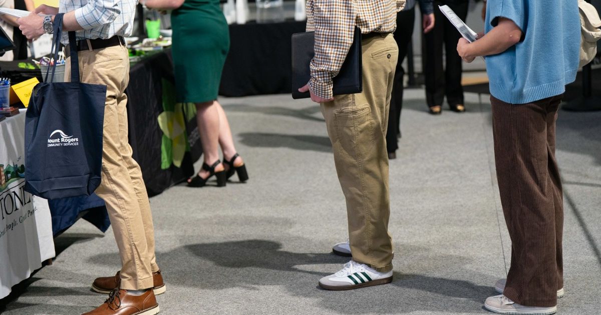 إعانات البطالة الأميركية تسجل 232 ألفاً وسط توقف التقارير