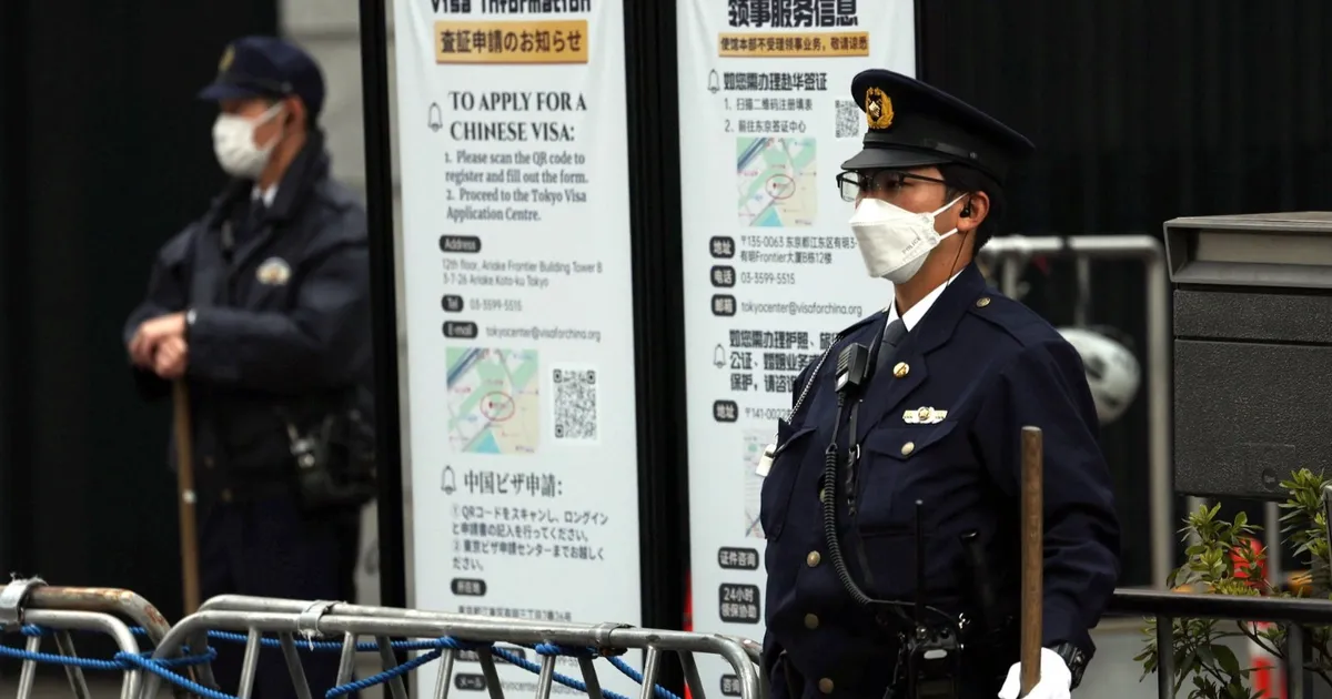 وسط تحركات لاحتواء الأزمة اليابان تدعو مواطنيها بالصين للحذر