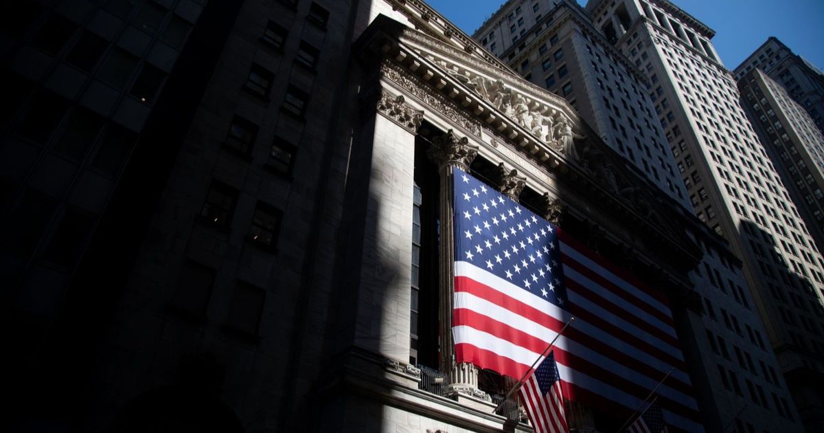 مؤشرات وول ستريت تتعافى وسط آمال بقرب إنهاء الإغلاق الحكومي