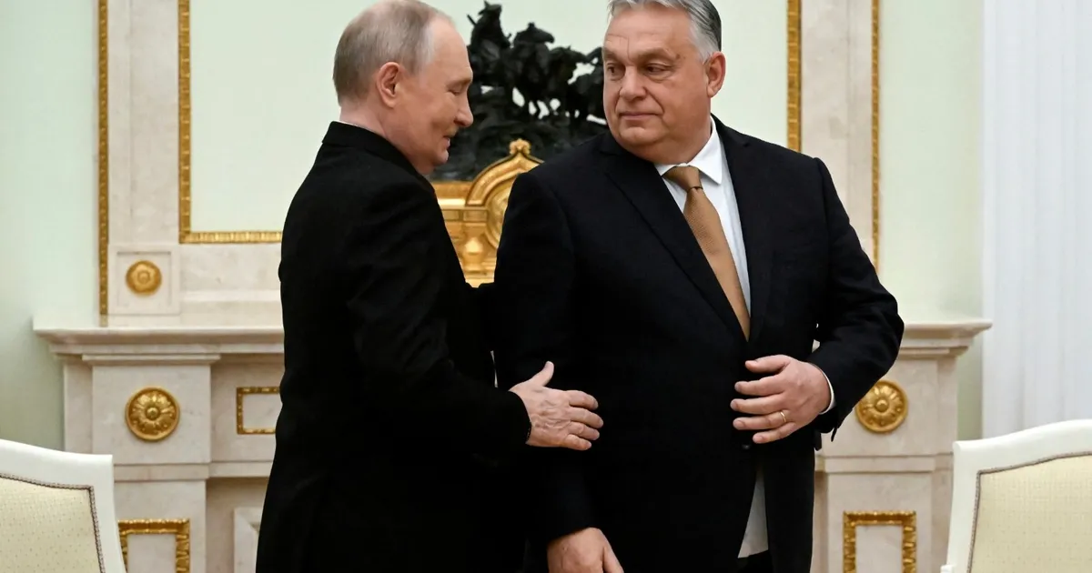 بوتين يستقبل أوربان ويرحب بإمكانية عقد قمة مع ترمب ببودابست