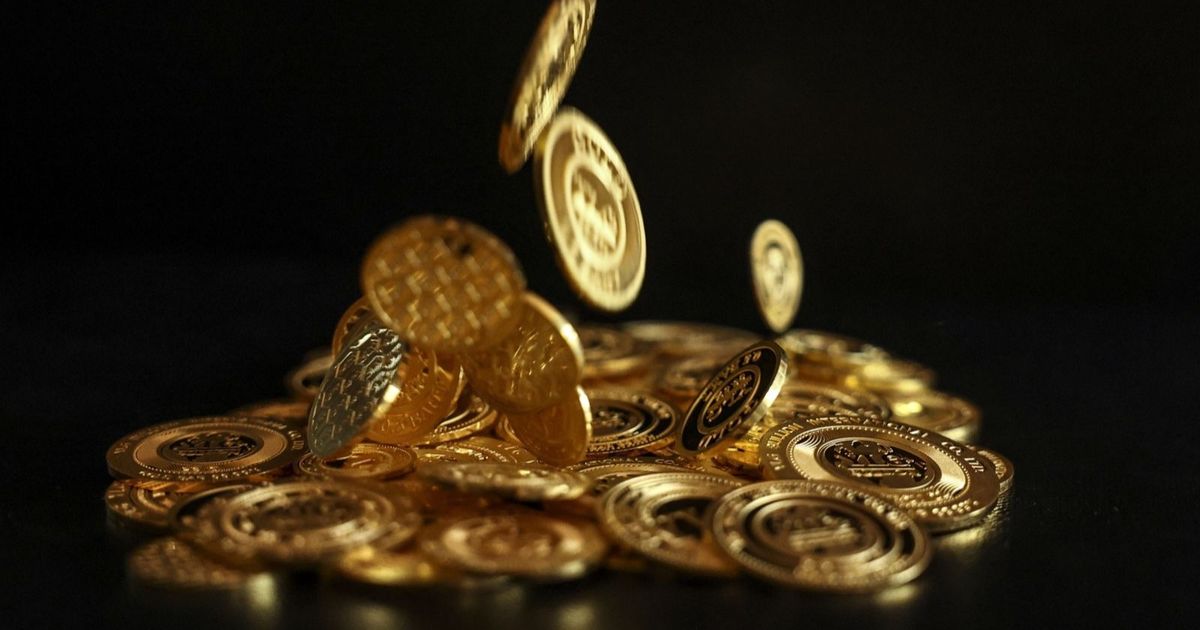 الذهب يستقر قرب 4200 دولار وسط غياب البيانات الاقتصادية الأميركية