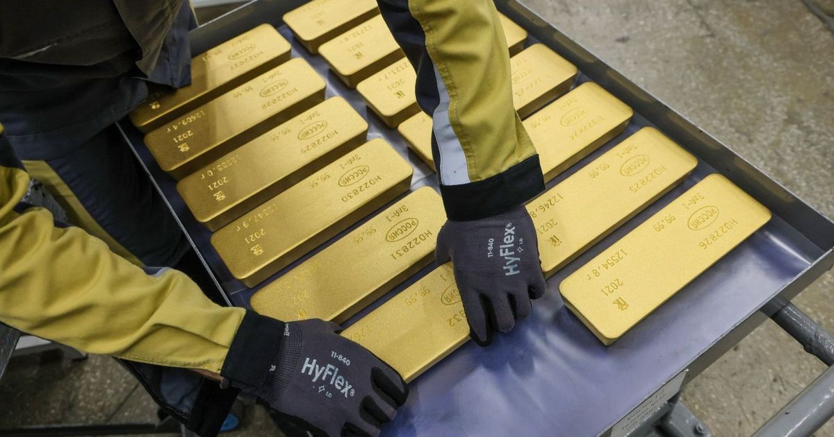 الصين تضيف 15 طناً من الذهب إلى احتياطياتها في سبتمبر