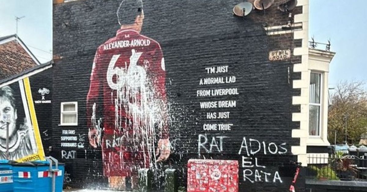 “وداعاً أيها الجرذ”.. استقبال عدائي لأرنولد في مدينة ليفربول