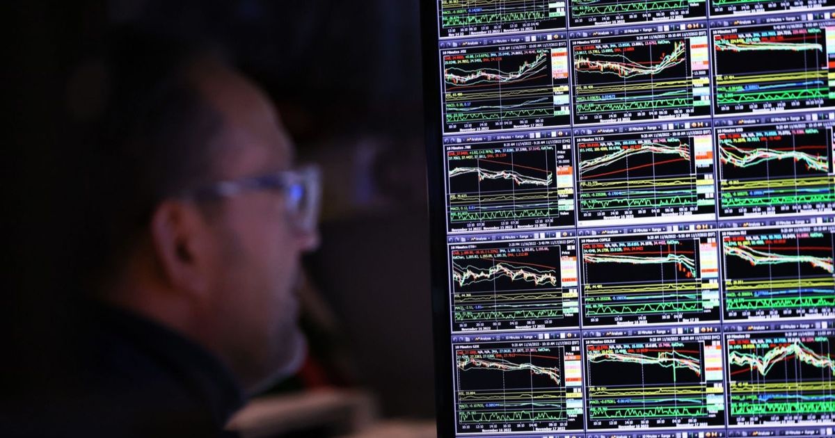 القلق بشأن فقاعة الذكاء الاصطناعي يعود للضغط على وول ستريت