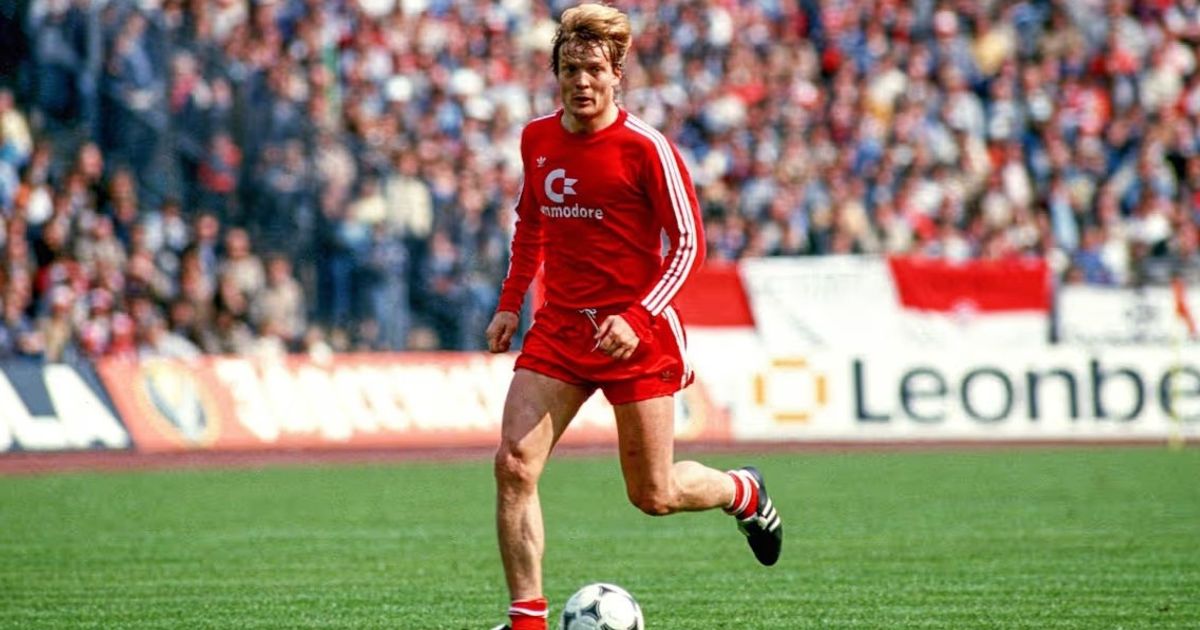 تعرف على الرجل الذي لعب مباراتين في بلدين بيوم واحد