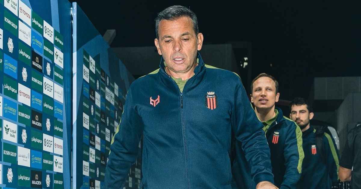 إقالة “كاييخا” مدرب الرياض بسبب تراجع النتائج