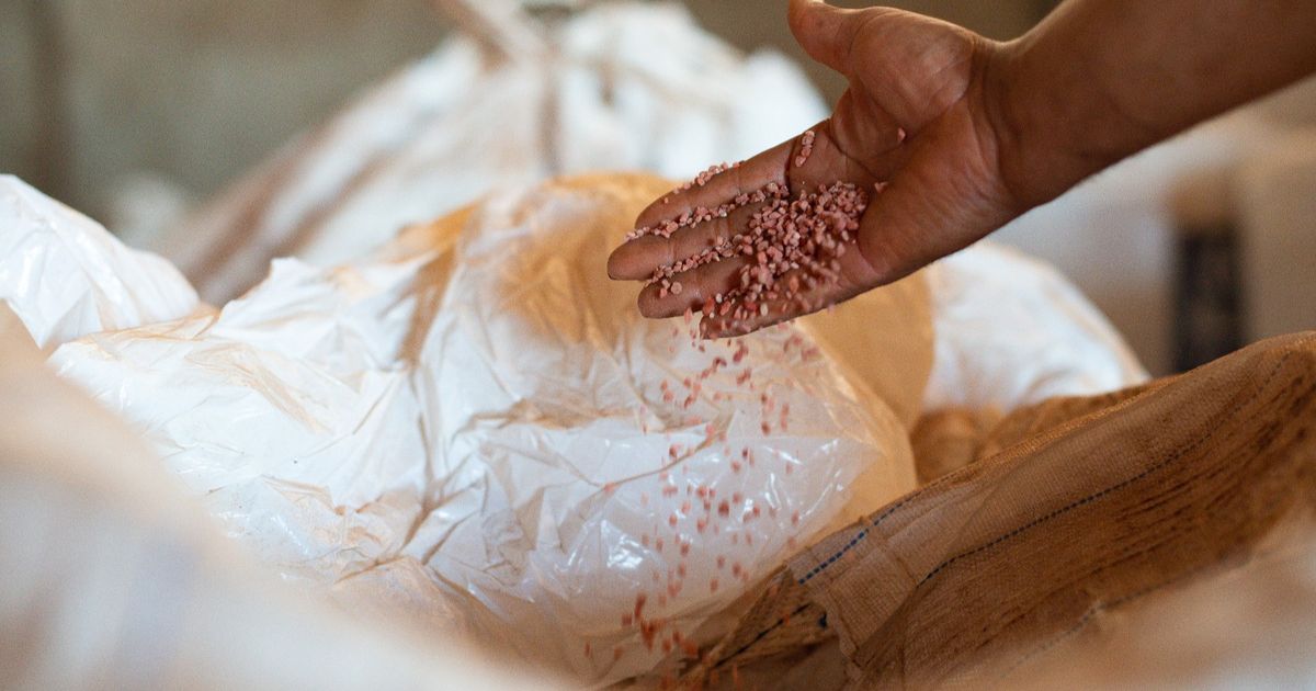 العمانية الهندية للسماد تختار بنوكا استعداداً لطرح عام أولي محوري