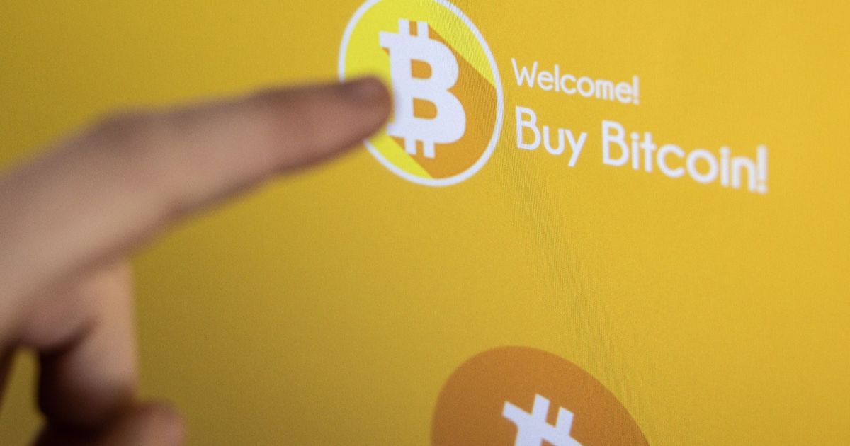 العملات المشفرة تحت الضغط بعد موجة تصفية تمحو مليارات الدولارات