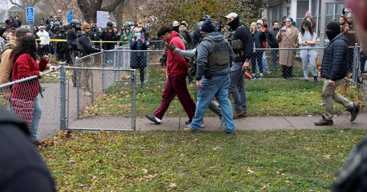 إدارة ترمب تأمر بمراجعة ملفات اللاجئين خلال عهد بايدن