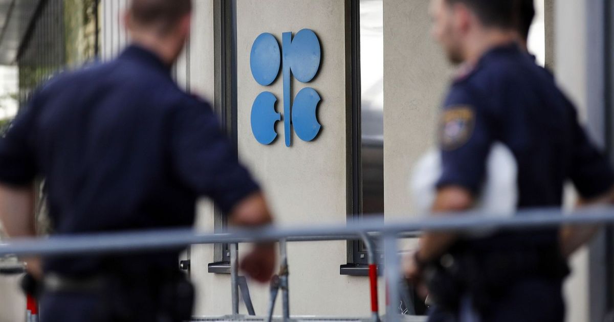 مورغان ستانلي” يرفع توقعاته لأسعار النفط بعد قرار “أوبك+