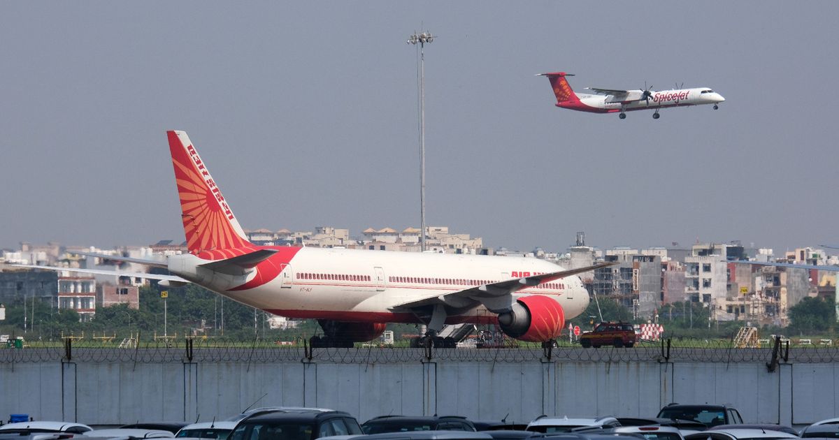200 رحلة جوية تتأخر في نيودلهي بسبب خلل مراقبة الحركة الجوية