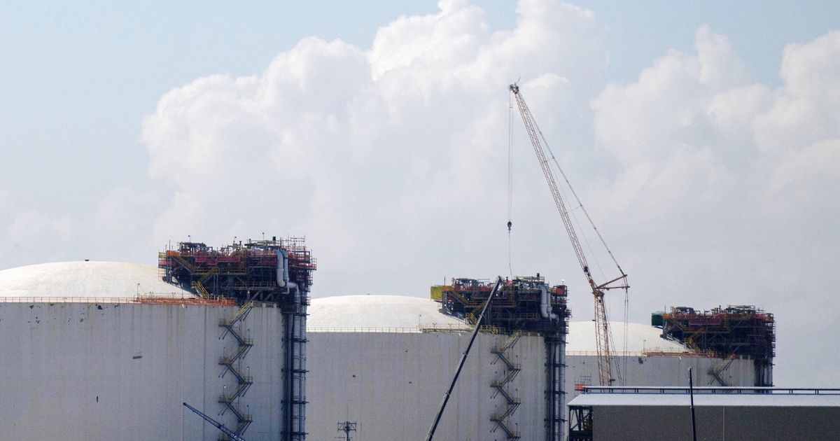 “قطر للطاقة” و”إكسون” تخططان لتصدير أول شحنة غاز من منشأة تكساس