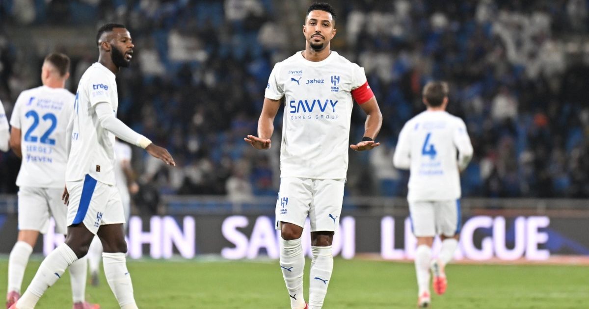 طردان و6 أهداف.. الهلال ينجو من فخ النجمة بفوز مثير