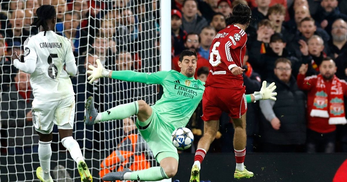 كورتوا يُحبط 3 محاولات من سوبوسلاي في الشوط الأول