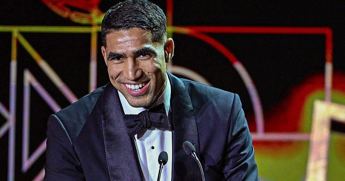 شاهد.. الركراكي يلتقي أشرف حكيمي ويتحدث عن دموعه وعودته