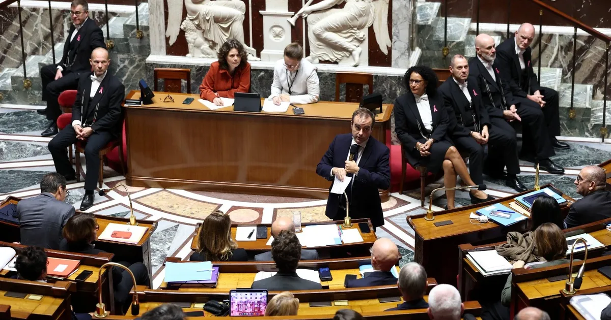 فرنسا.. البرلمان يرفض بالإجماع التصويت على ميزانية 2026