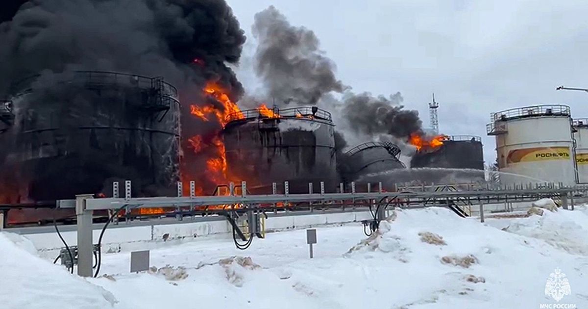 أسعار النفط تقفز وسط ضربات وعقوبات على روسيا