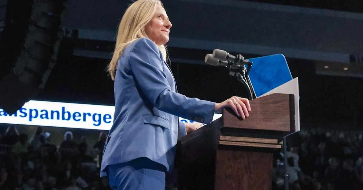 مؤشرات أولية.. سبانبرجر تحسم حاكم ولاية فرجينيا للديمقراطيين