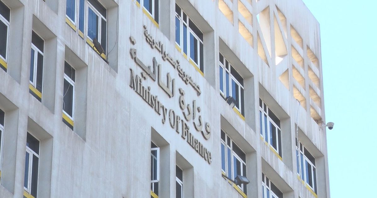 فوائد الديون تتجاوز إيرادات ميزانية مصر وتفاقم العجز إلى 3.2%