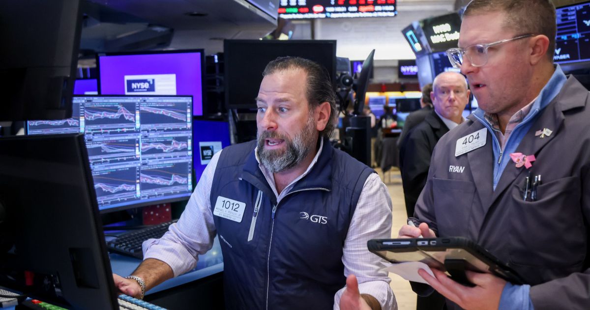 صناديق التحوط تسارع لتغطية مراكز البيع على المكشوف في الأسهم