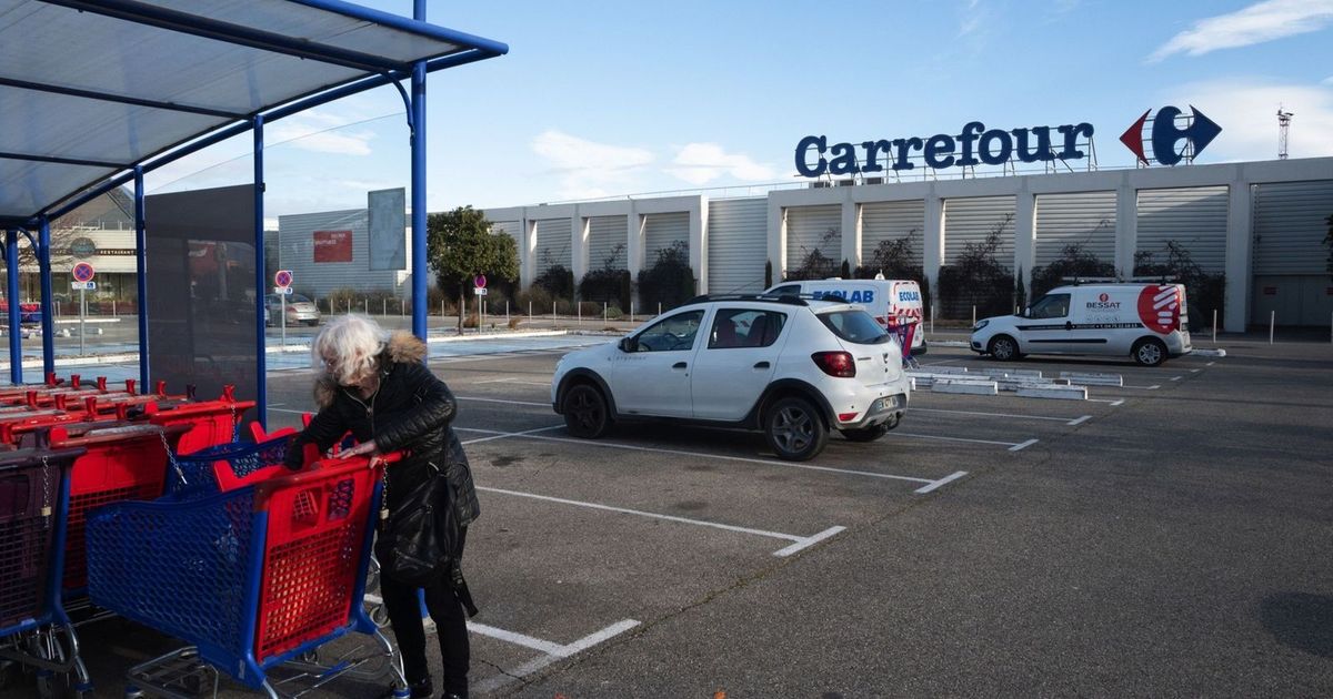 عائلة الملياردير سعادة تستحوذ على حصة في “كارفور”