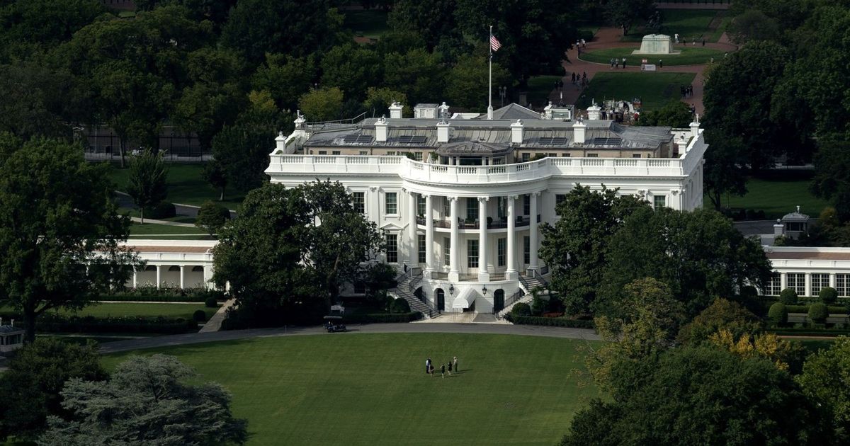 ترمب يأمر بنشر 500 جندي في العاصمة بعد إطلاق نار قرب البيت الأبيض