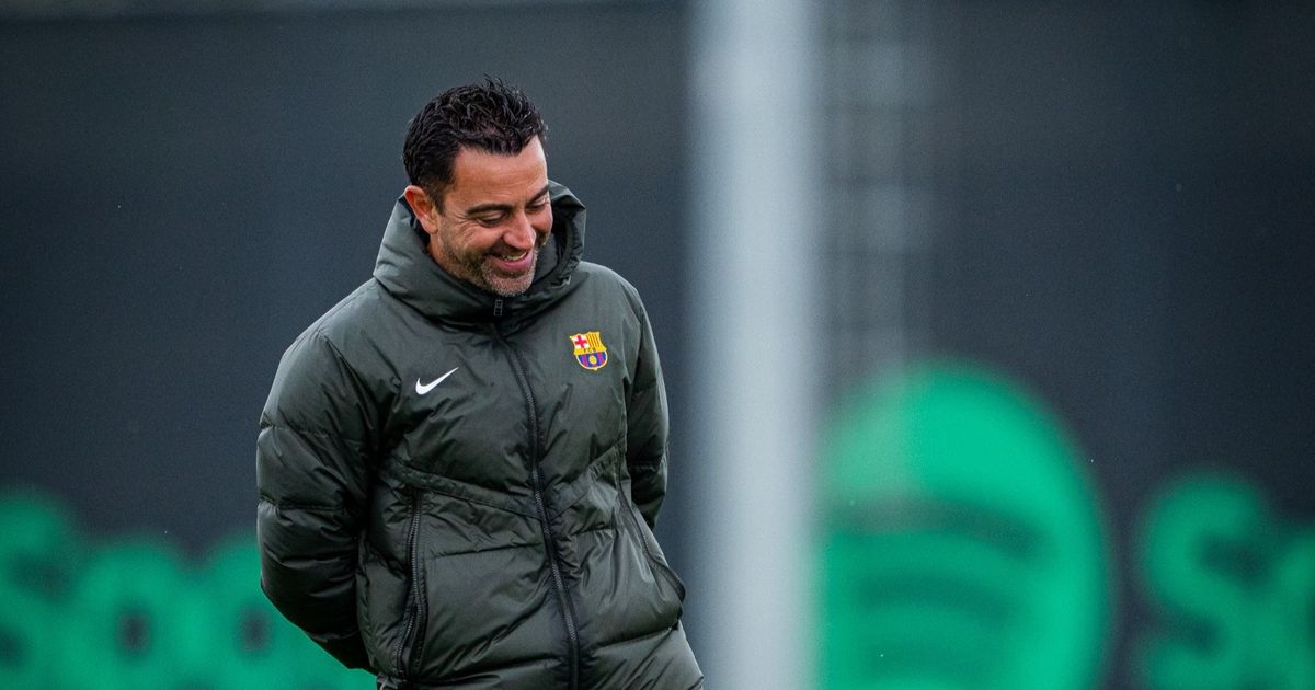 تشافي يدعم منافس لابورتا في انتخابات برشلونة