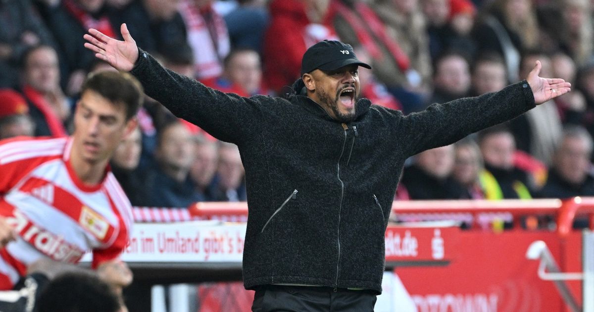 كومباني يدافع عن مانويل نوير بعد خطئه في تعادل بايرن ميونيخ