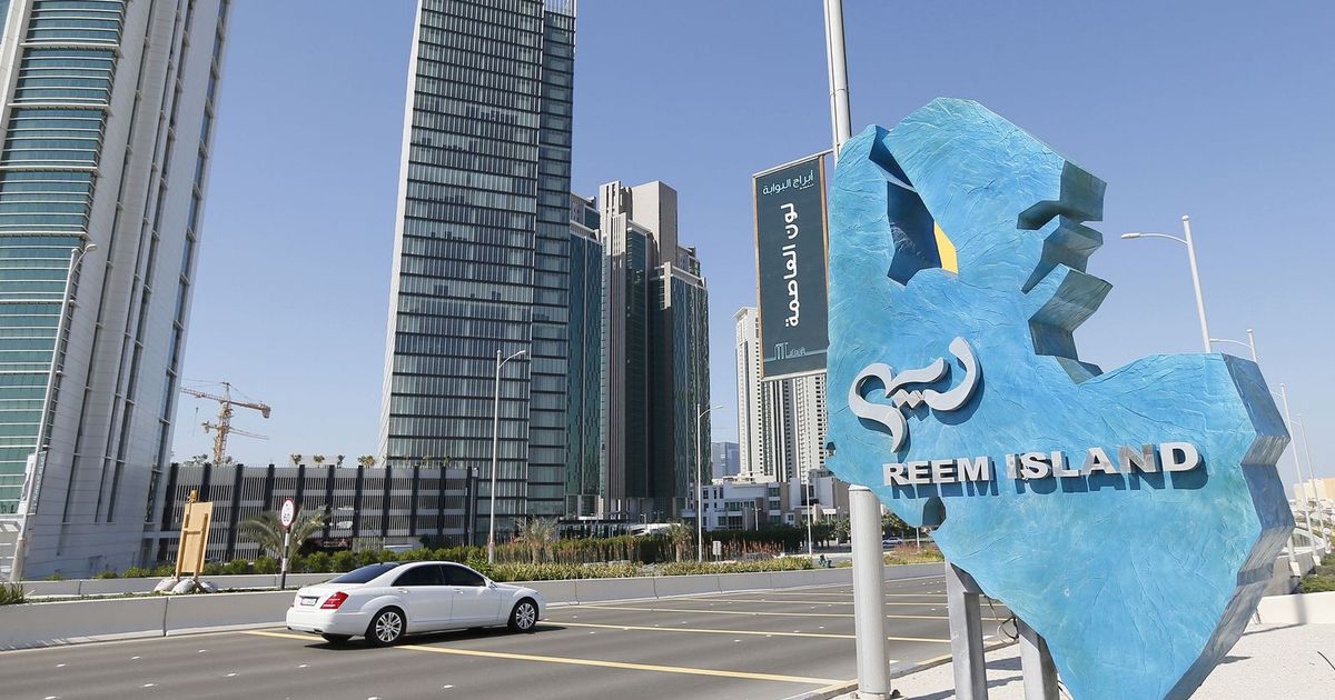 نمو القطاع الخاص الإماراتي يتباطأ وتراجع في الثقة