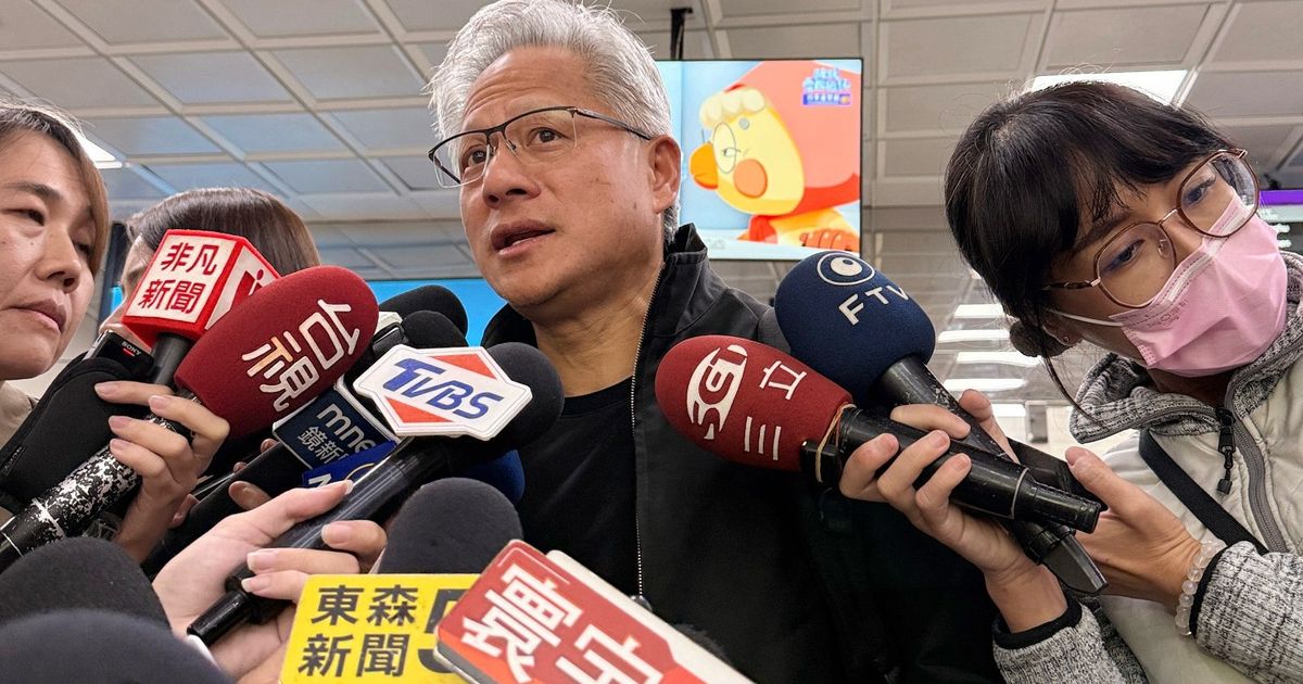 “إنفيديا”: لا خطط لشحن رقائق الذكاء الاصطناعي “بلاكويل” إلى الصين