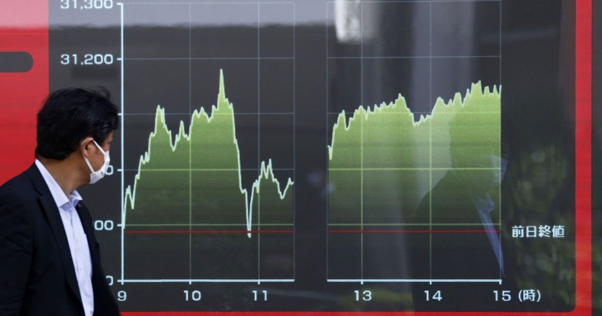 الأسهم العالمية قرب مستويات قياسية بعد إنهاء الإغلاق الأميركي
