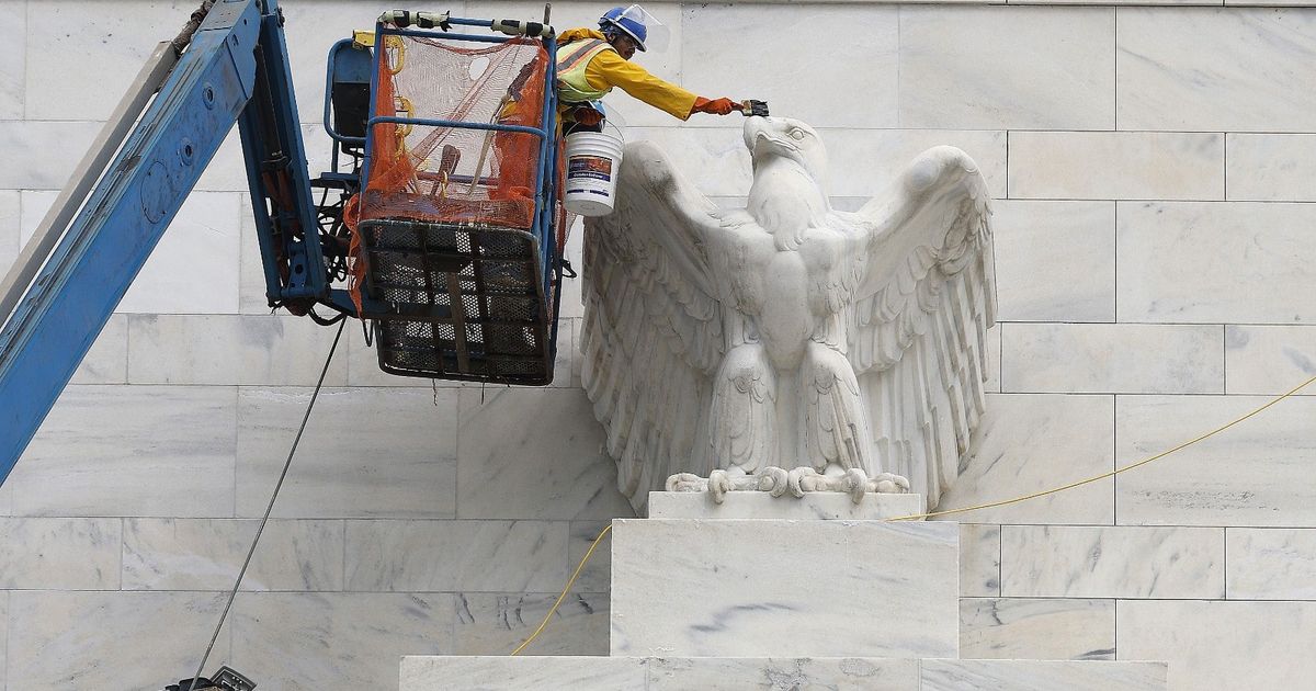 إلى أي حد يجب أن تتعاظم أصول البنك المركزي؟