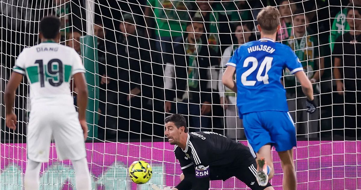 كورتوا يوجّه رسالة قاسية لمدافعي ريال مدريد بعد خيبة إلتشي