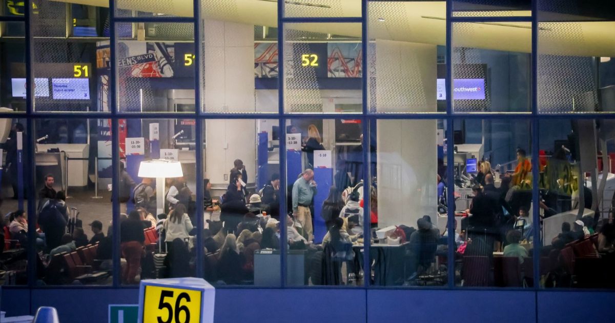 أطول إغلاق حكومي في تاريخ أميركا.. أزمات مستمرة وسط جمود سياسي