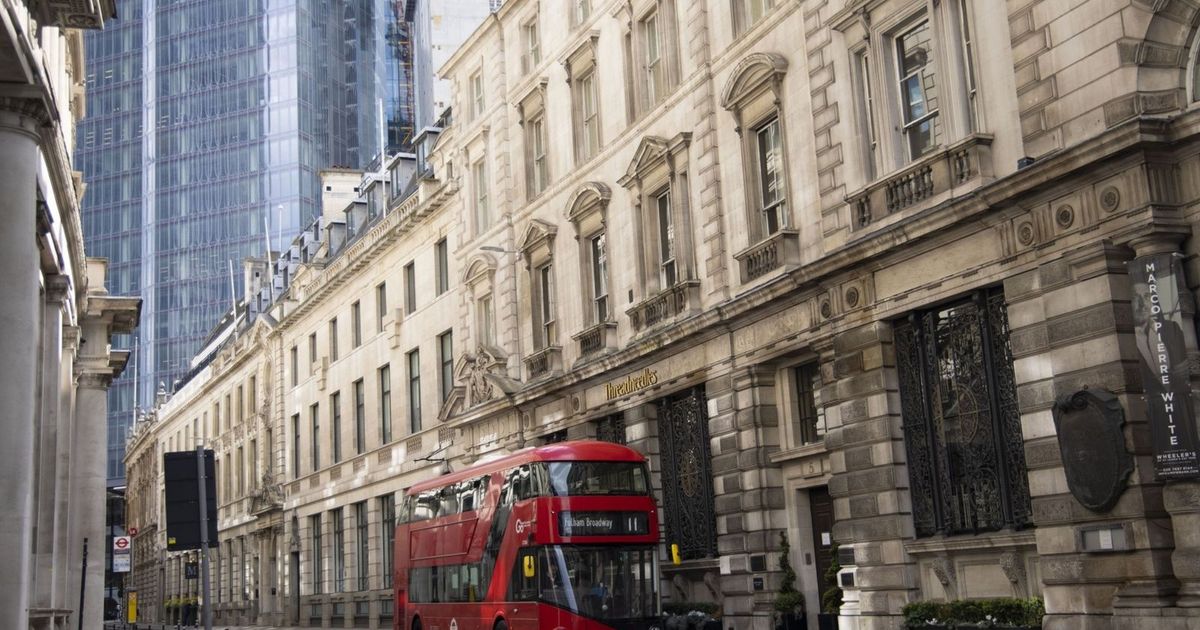 بريطانيا تحاول إصلاح علاقاتها المتوترة مع أثرياء العالم