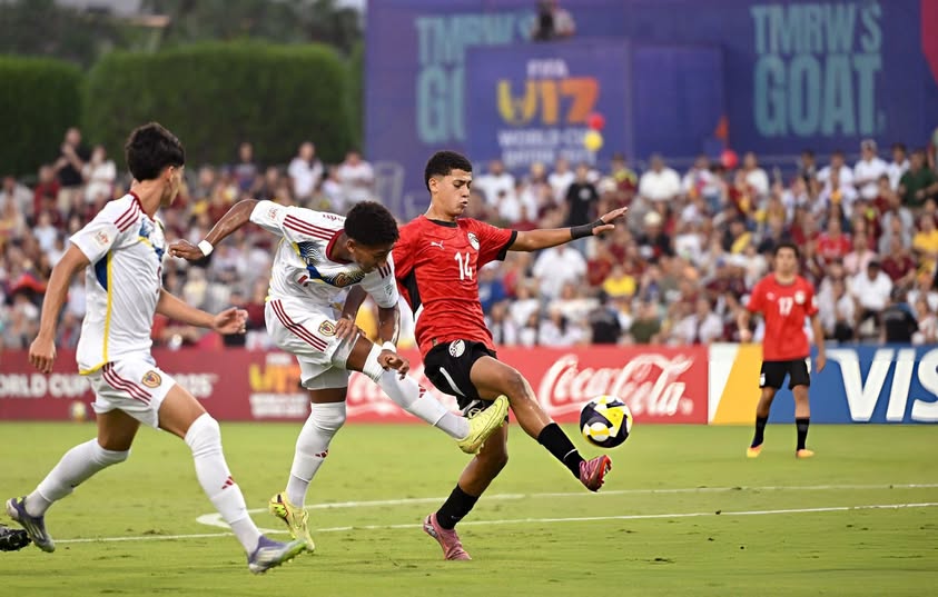 قد تكون صورة ‏‏‏كرة قدم‏، و‏كرة قدم‏‏ و‏نص‏‏