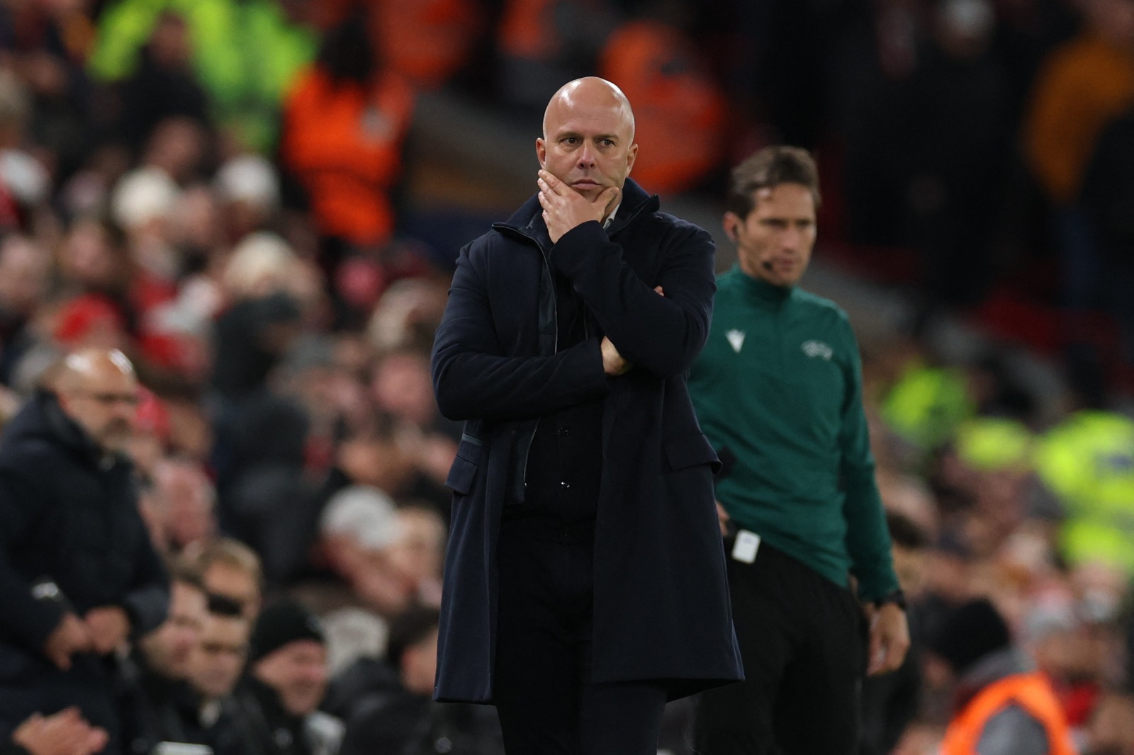 آرني سلوت خلال مباراة ليفربول وإيندهوفن بدوري أبطال أوروبا - 26 نوفمبر 2025