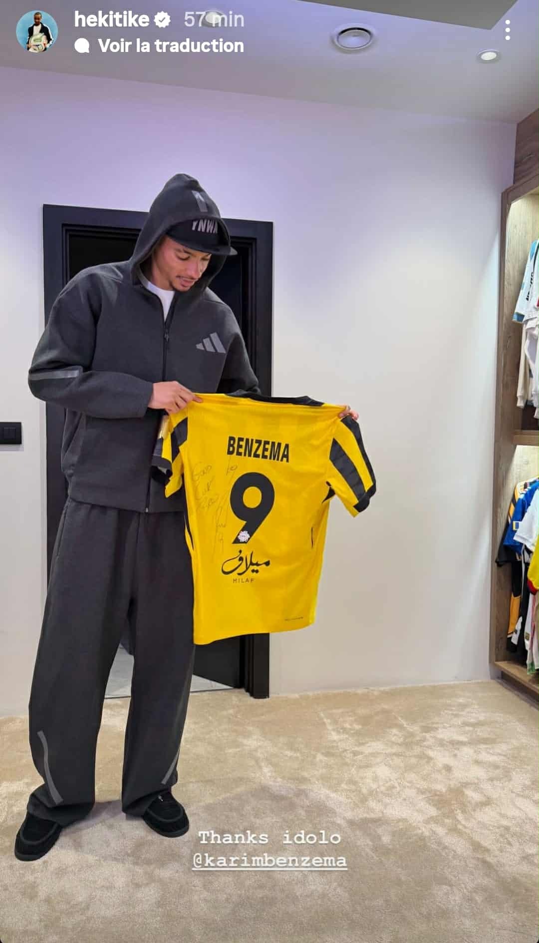 هوغو إيكيتيكي يشكر كريم بنزيما على هديته المتمثلة في قميص الاتحاد السعودي - 5 نوفمبر 2025