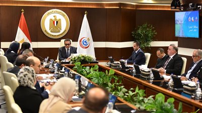 وزير الصحة يتابع مع محافظ البحيرة إنجاز المشروعات الصحية ويبحث التوسع في الخدمات