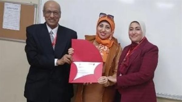 الدكتورة هند يحيى تقدم ورقة بحثية عن “التوأمة الرقمية” وعلاقتها بالصحافة