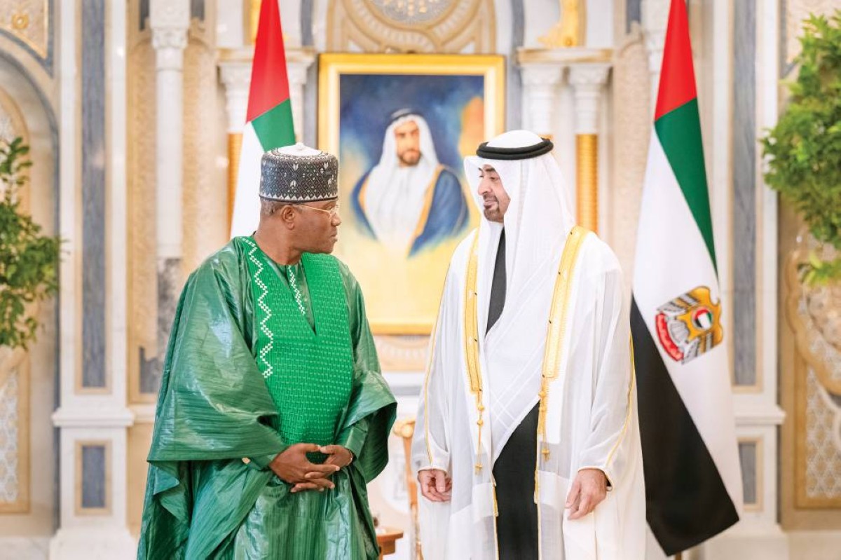 محمد بن زايد في حديث مع بيرام بيراموف سفير تركمانستان