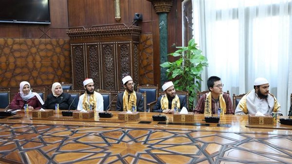 شيخ الأزهر يلتقي طلاب مدرسة “الإمام الطيب” ويشيد بحفظهم المتقن للقرآن