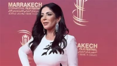 بعد انتقادها… منى زكي بفستان محتشم في العرض العالمي الأول لفيلم الست بمهرجان مراكش