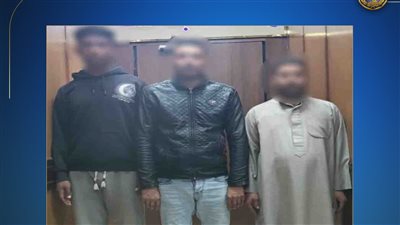 ضبط «ميكروباص» به ثلاث أشخاص بحوزتهم مبالغ مالية لتوزيعها على الناخبين في سوهاج