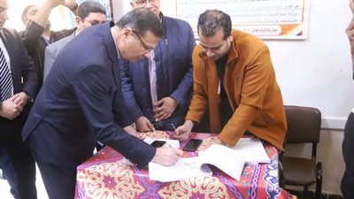 وزير الزراعة يدلي بصوته في جولة الإعادة بانتخابات مجلس النواب بالإسكندرية